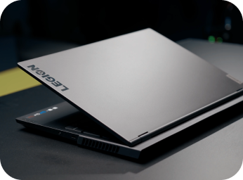 Ноутбук марки Legion с открытой крышкой, уложенный на стол.